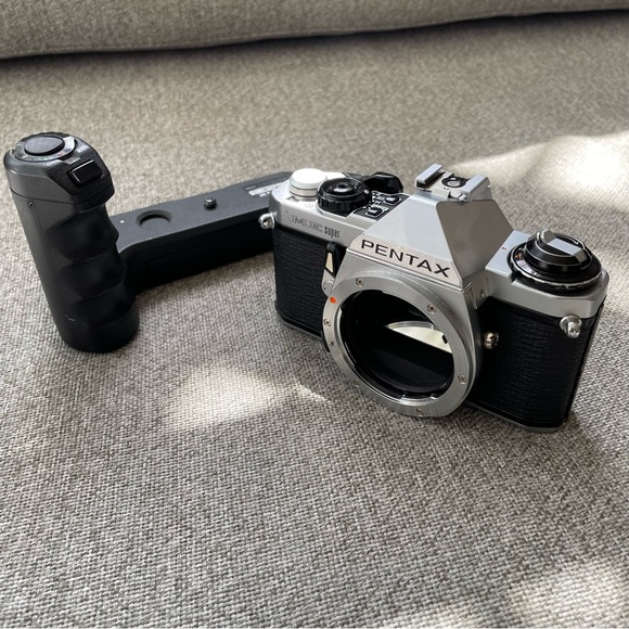 [SOLD] PENTAX ME SUPER with ME II Auto Winder and Flash - TESTED! 35mm Camera - Picture 9 of 10